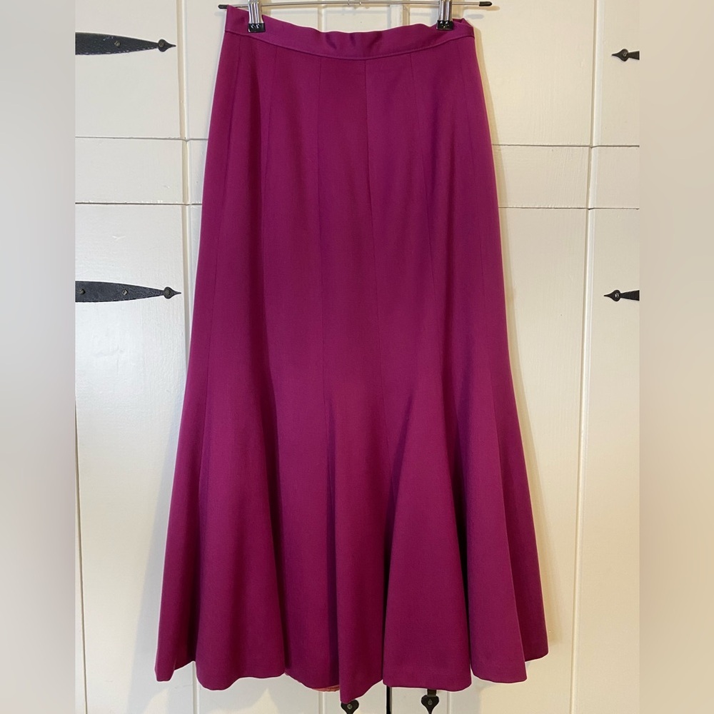 Vibrant Magenta Wool Midi Flare Skirt. Flattering Fit. Back Zip Unbranded Size 6